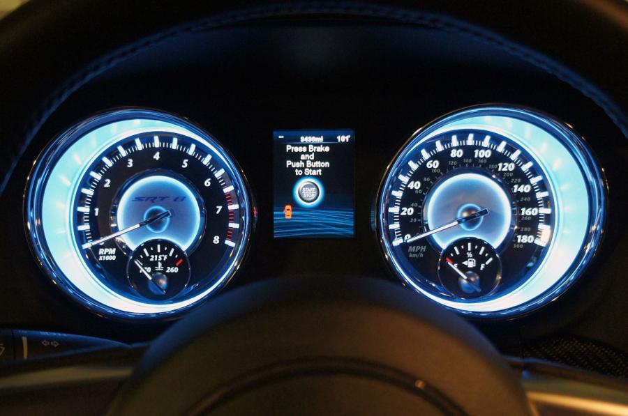  Chrysler 300C SRT8 2012 года  (фото 22 из 100)